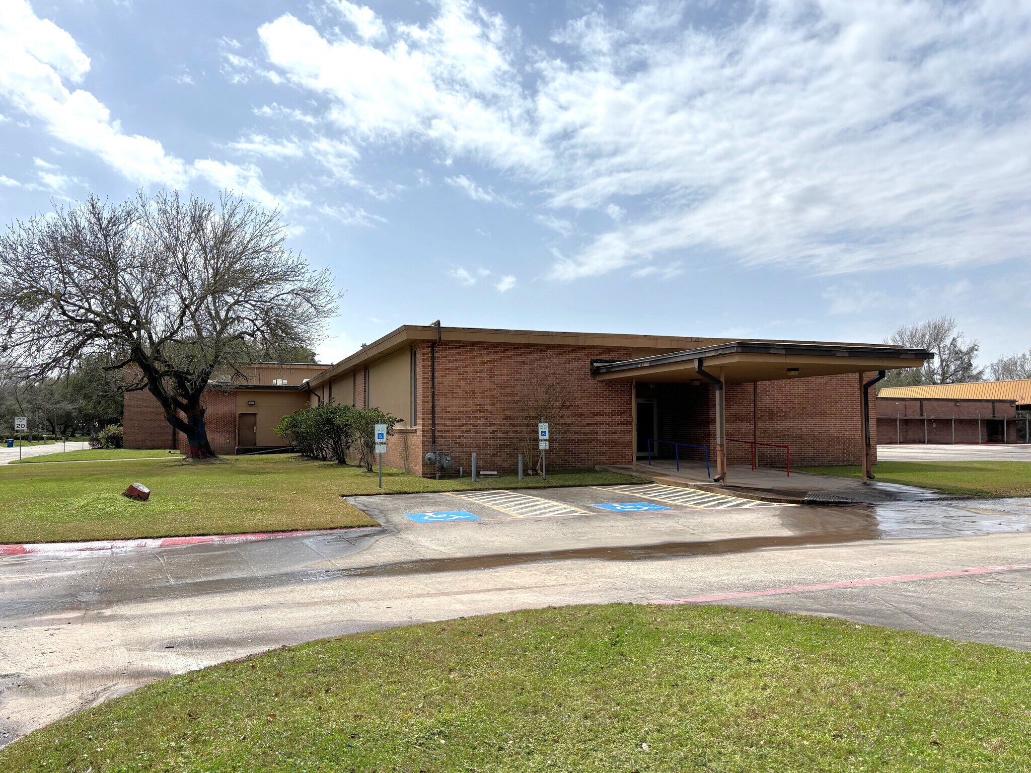 600 Charles St, Humble, TX à vendre Photo principale– Image 1 sur 10