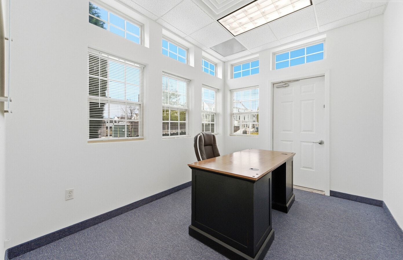 491 Amwell Rd, Hillsborough, NJ 08844 - Lot 103 -  - Photo intérieure - Image 1 of 12