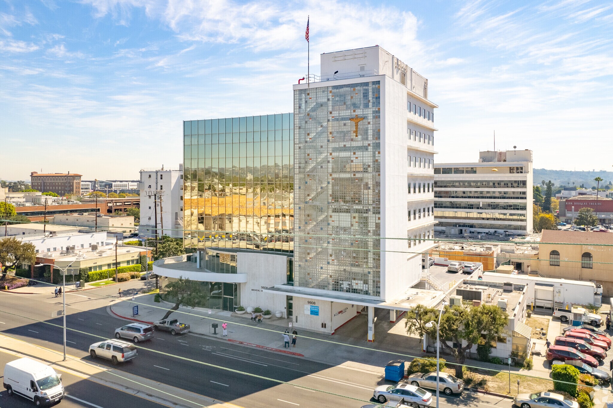 9808 Venice Blvd, Culver City, CA à louer Photo principale– Image 1 sur 6