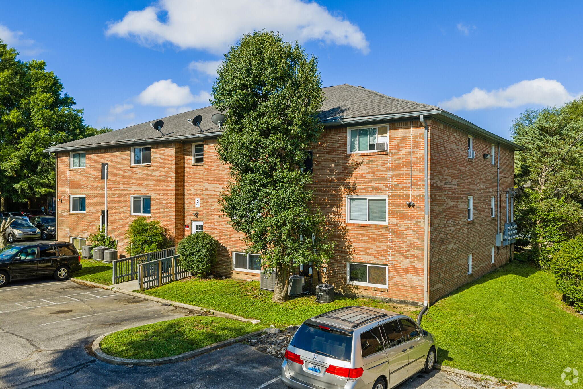 2045 Cambridge Dr, Lexington, KY à vendre Photo de l’immeuble– Image 1 sur 31