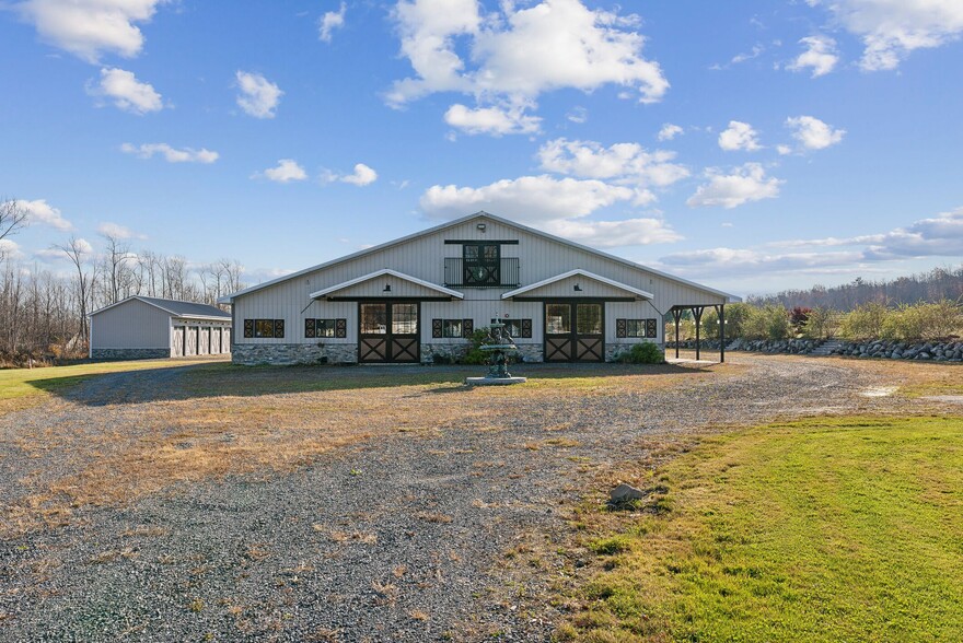 78 Hussey Hill Rd, Oakland, ME à vendre - Photo principale – Image 1 sur 14
