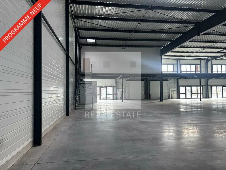 Local d’activités dans Fontanil-Cornillon à louer - Photo de l’immeuble – Image 2 sur 6