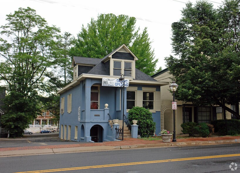 10376 Main St, Fairfax, VA à vendre - Photo de l’immeuble – Image 2 sur 3