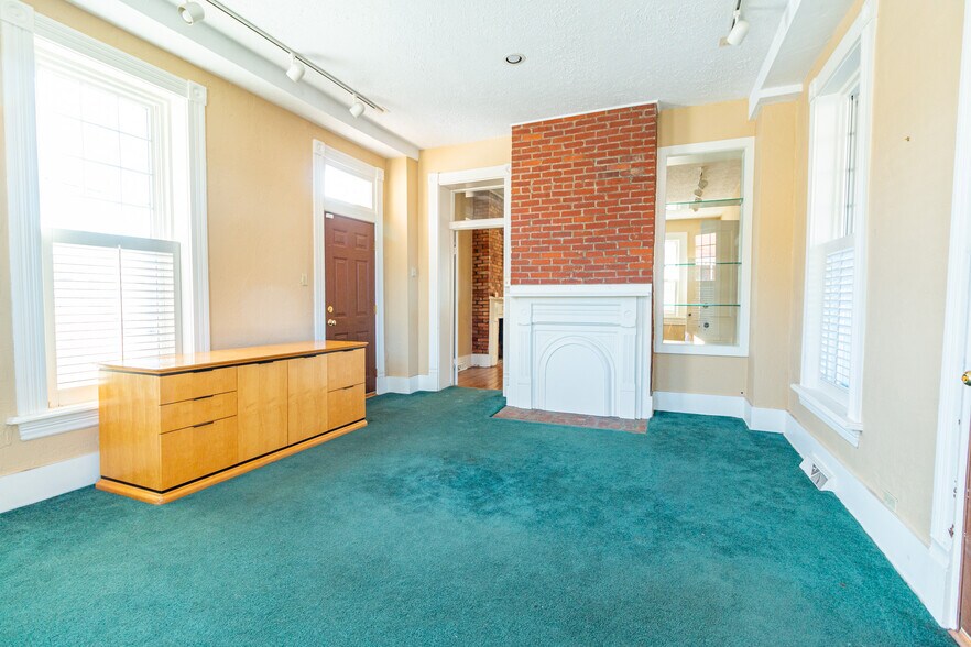 323 S Main St, Zelienople, PA à louer - Photo de l’immeuble – Image 2 sur 47