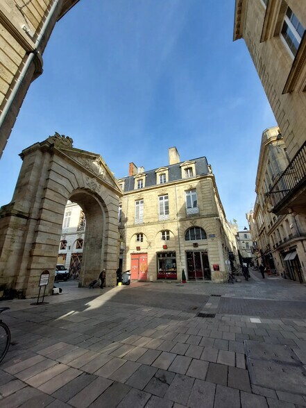 Local commercial dans Bordeaux à louer - Photo de l’immeuble – Image 3 sur 3