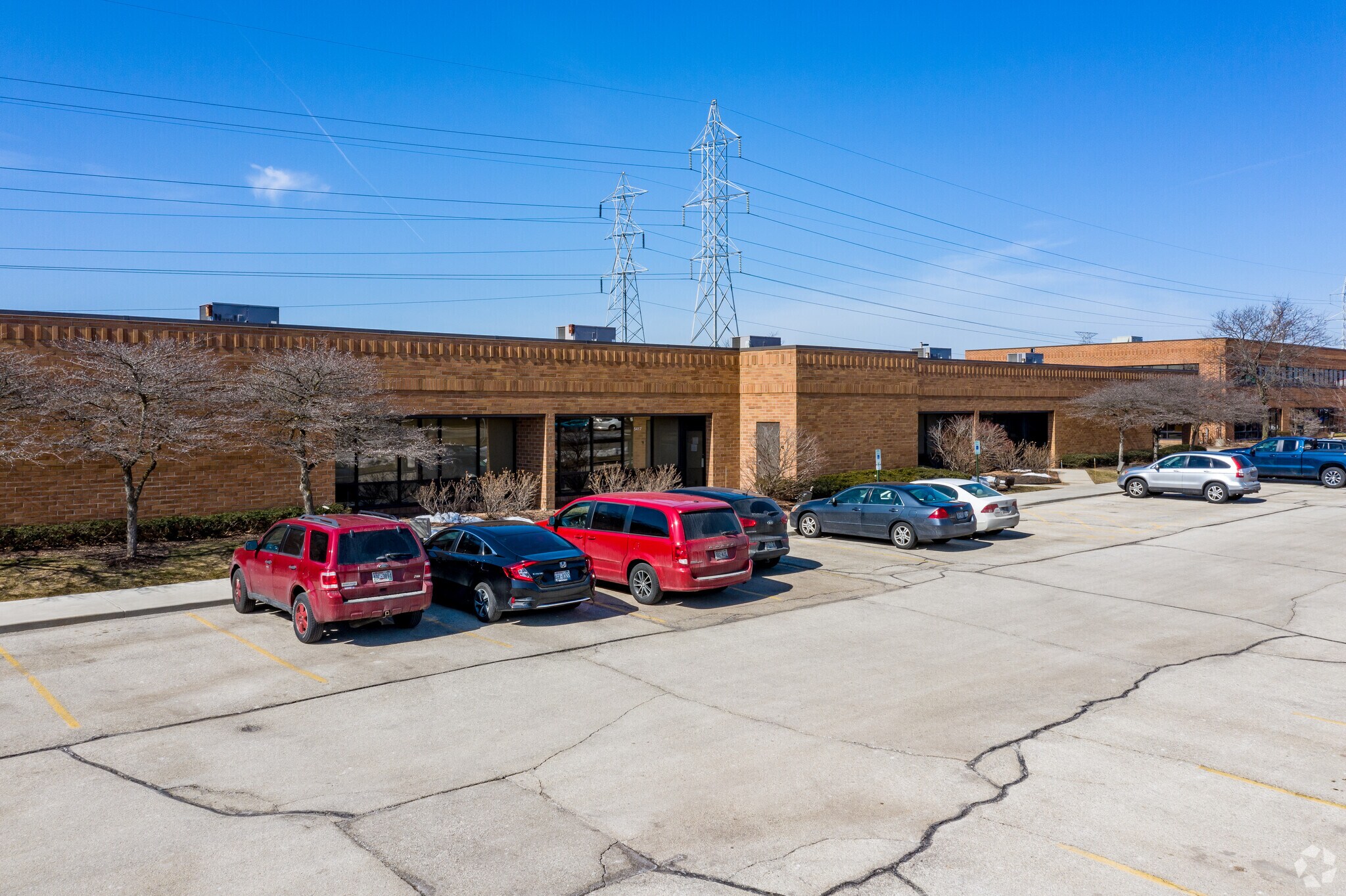 5309-5375 N 118th Ct, Milwaukee, WI à vendre Photo principale– Image 1 sur 9