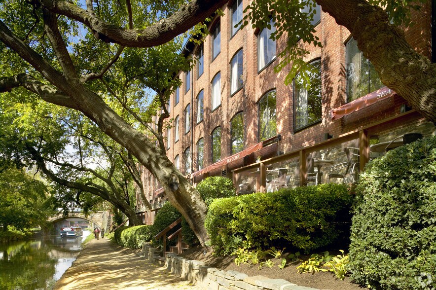 1054-1066 31st St NW, Washington, DC à louer - Photo de l’immeuble – Image 3 sur 4