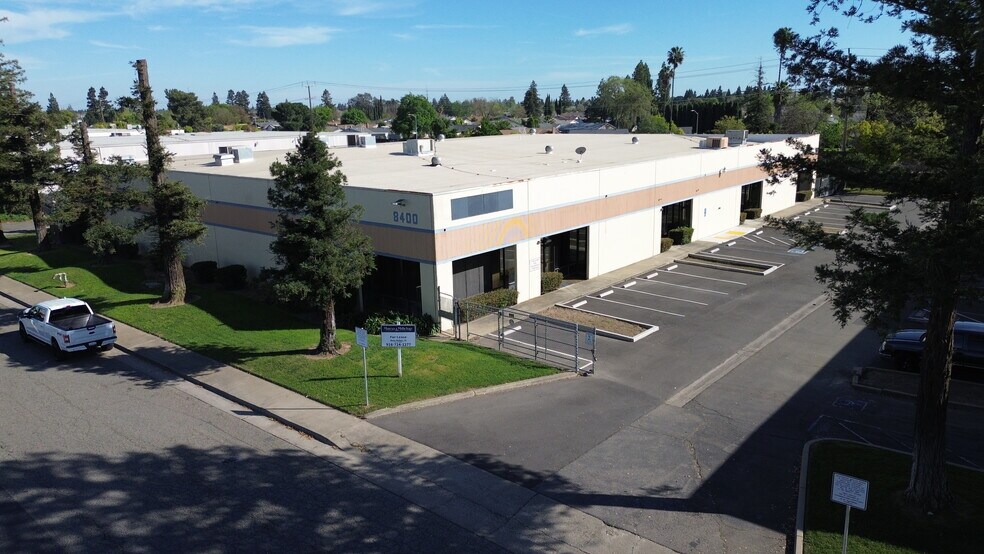 8400 Carbide Ct, Sacramento, CA à louer - Photo principale – Image 1 sur 12
