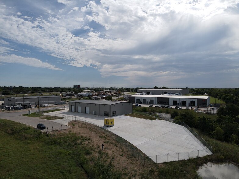 113 Benelli Dr, Hutto, TX à louer - Photo de l’immeuble – Image 2 sur 8