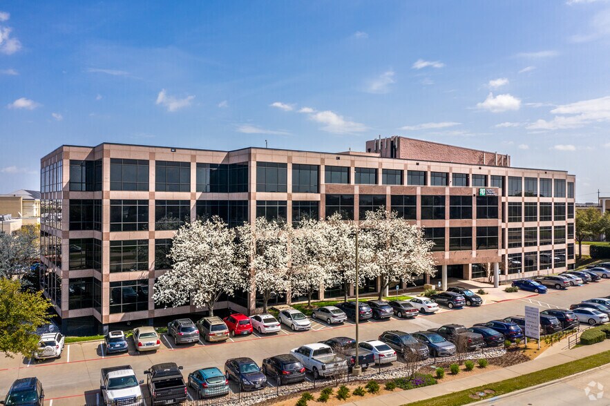 1600 N Collins Blvd, Richardson, TX à louer - Photo de l’immeuble – Image 1 sur 4