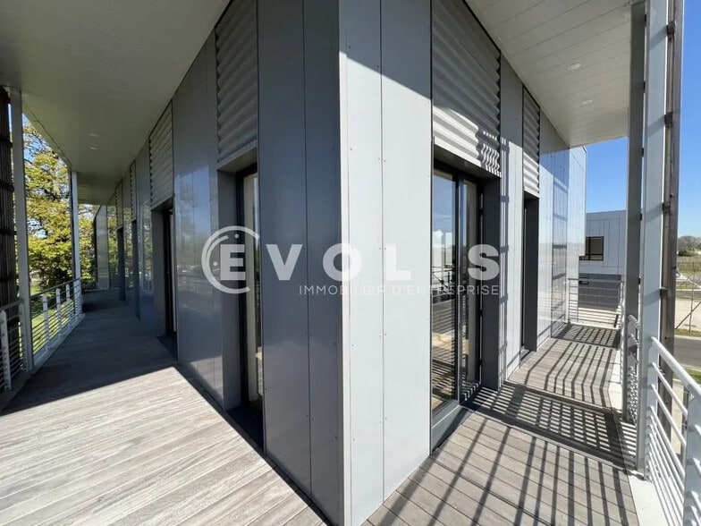 Bureau dans Chanteloup-en-Brie à louer - Photo de l’immeuble – Image 2 sur 11