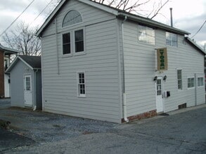 111 E Cypress St, Kennett Square, PA à louer Photo intérieure– Image 1 sur 4