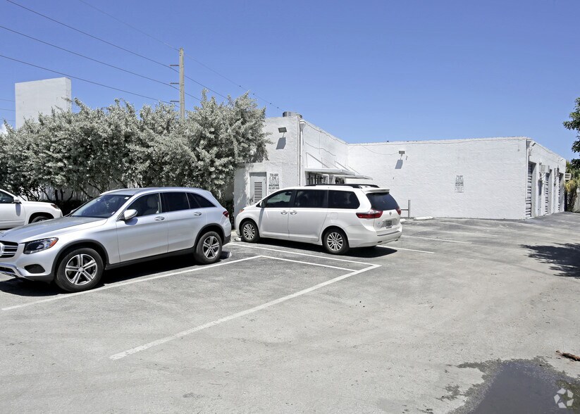 18401-18417 W Dixie Hwy, North Miami Beach, FL à louer - Photo de l’immeuble – Image 3 sur 4