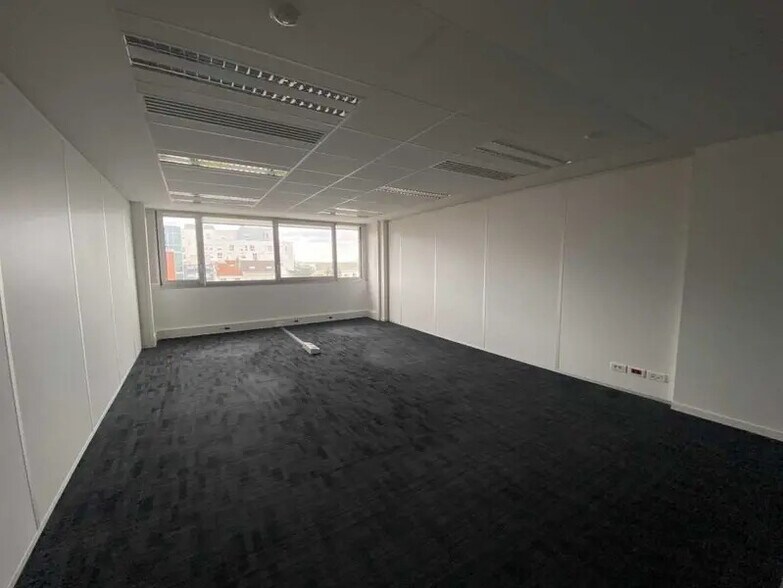 Bureau dans Ivry-sur-Seine à louer - Photo de l’immeuble – Image 3 sur 15