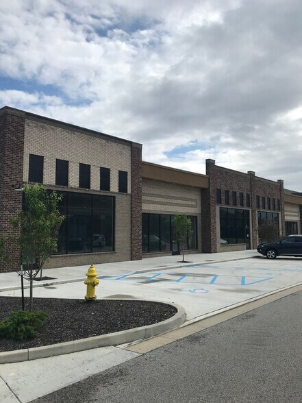 5720 Pebble Village Ln, Noblesville, IN à louer - Photo de l’immeuble – Image 2 sur 7