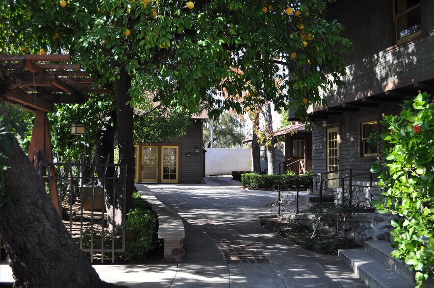 65-69 N Catalina Ave, Pasadena, CA à louer - Photo de l’immeuble – Image 2 sur 11