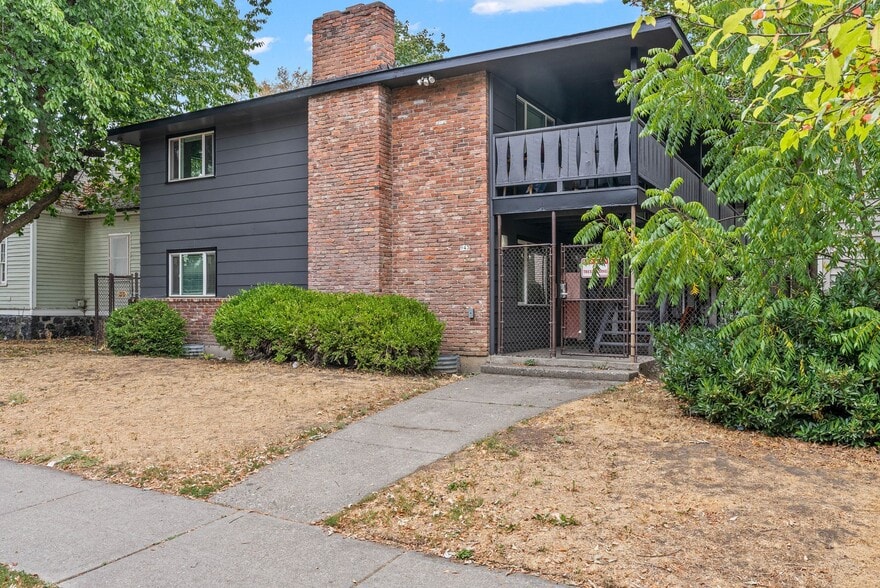 943 E Augusta Ave, Spokane, WA à vendre - Photo de l’immeuble – Image 2 sur 9