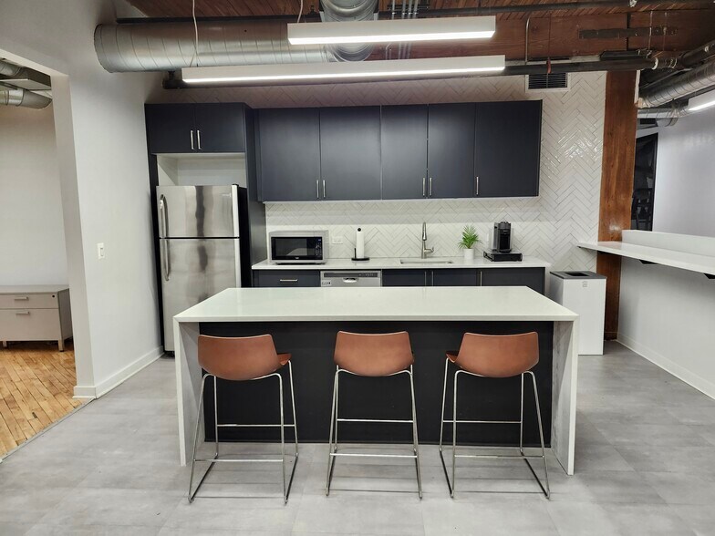 2150 S Canalport Ave, Chicago, IL à louer - Photo de l’immeuble – Image 2 sur 24