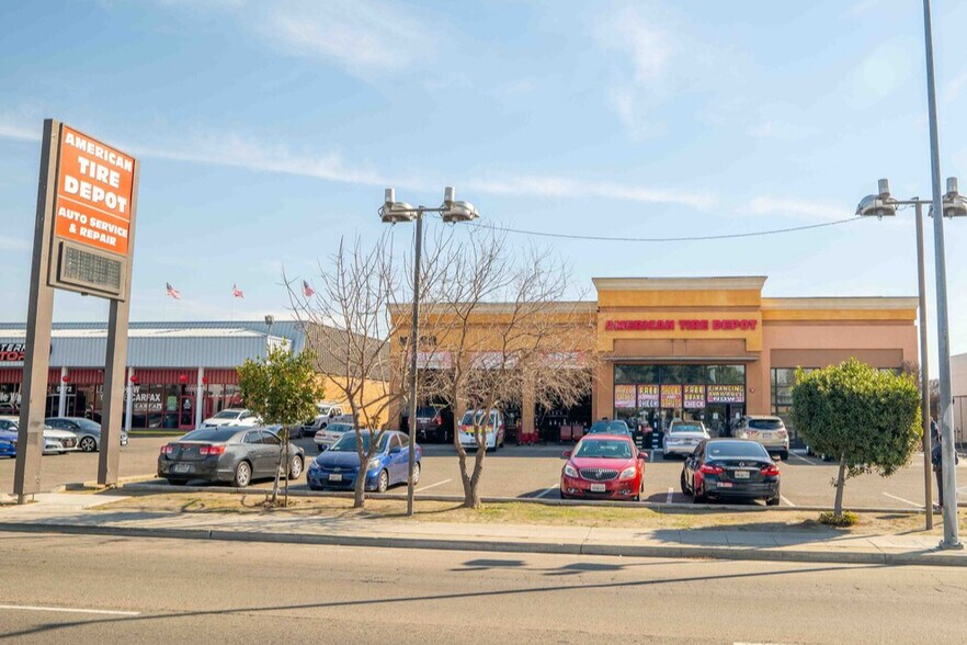 5262 N Blackstone Ave, Fresno, CA à vendre - Photo de l’immeuble – Image 3 sur 20