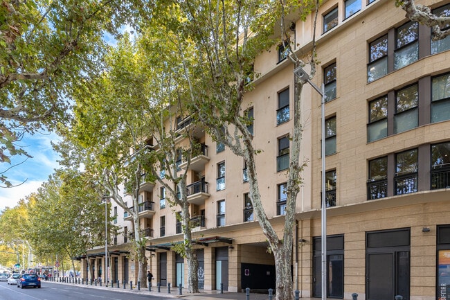 Plus de détails pour 90 Avenue Napoleon Bonaparte, Aix-en-Provence - Logement à vendre