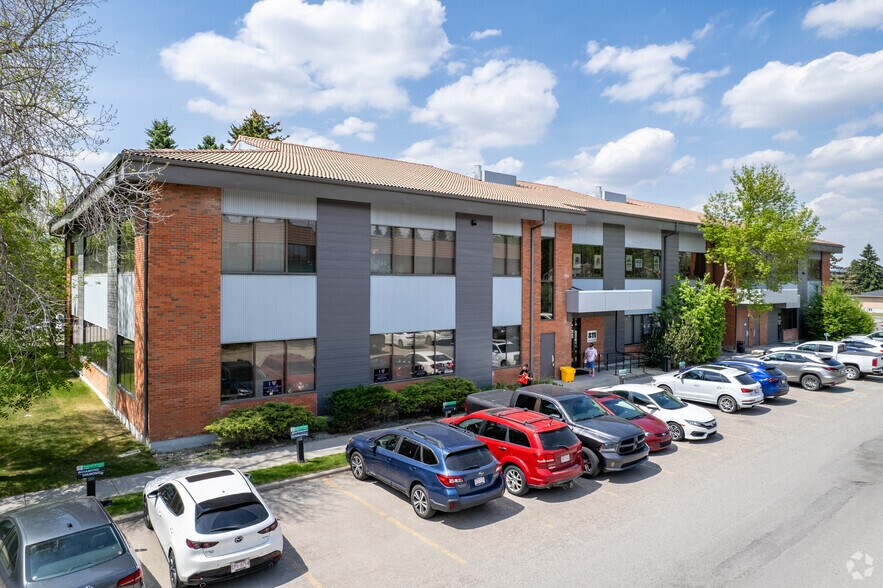 811 Manning Rd NE, Calgary, AB à louer - Photo principale – Image 1 sur 10