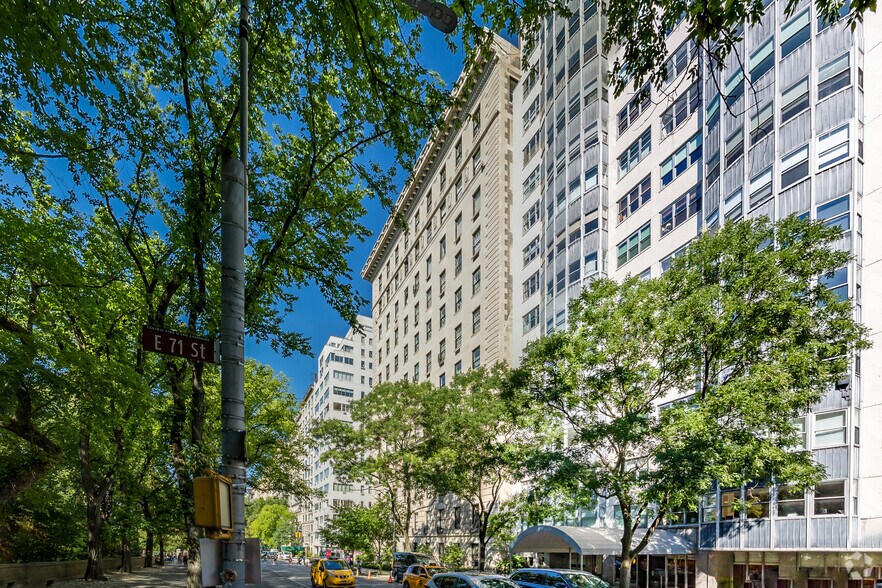 905 5th Ave, New York, NY à vendre - Photo de l’immeuble – Image 2 sur 4