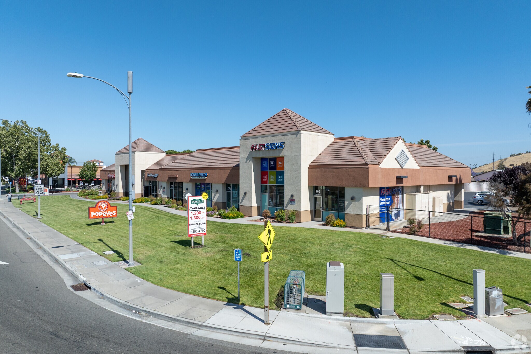 705 W Capitol Expy, San Jose, CA à louer Photo principale– Image 1 sur 6
