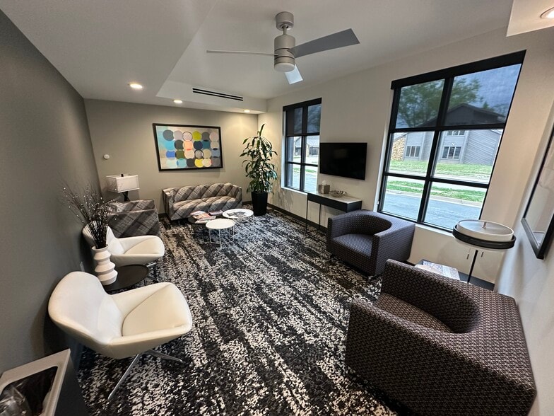 1200 E Woodhurst Dr, Springfield, MO à louer - Photo intérieure – Image 3 sur 13