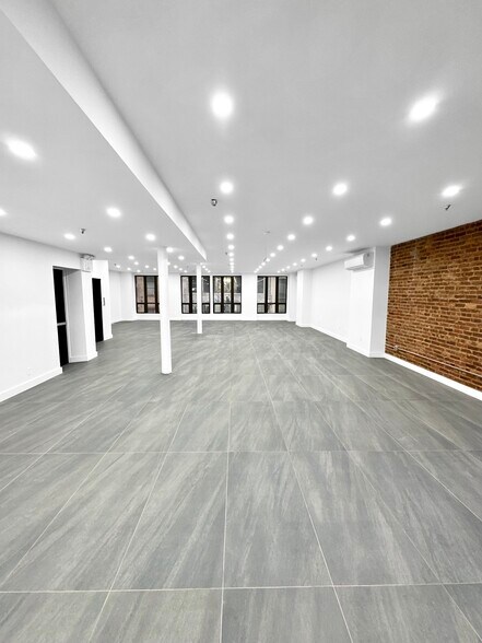 221-223 W 37th St, New York, NY à louer - Photo intérieure – Image 3 sur 3