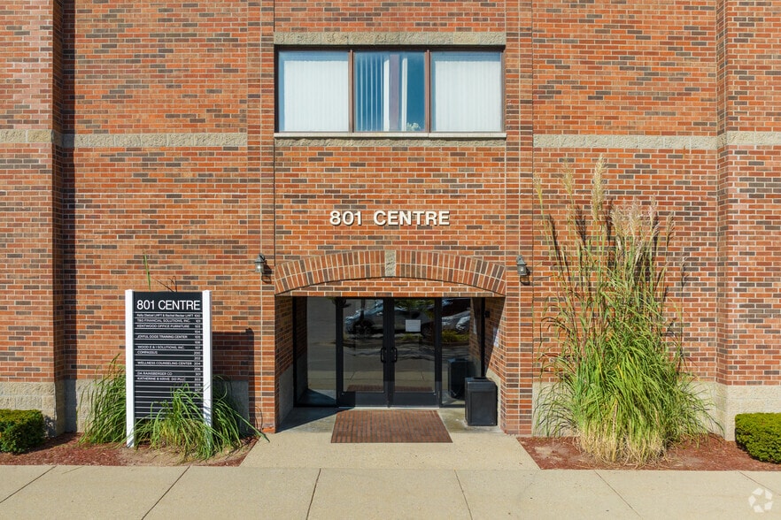 801 S Waverly Rd, Lansing, MI à louer - Photo de l’immeuble – Image 3 sur 18
