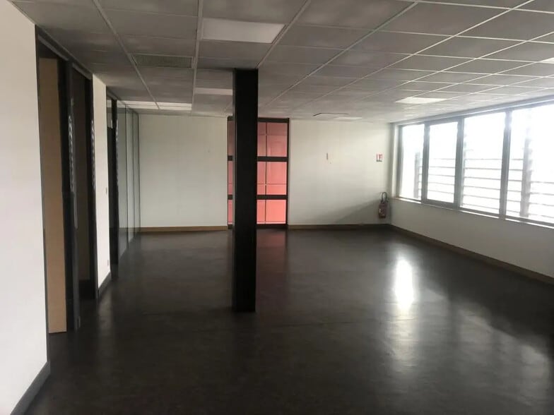 Bureau dans Carbon-Blanc à louer - Photo de l’immeuble – Image 3 sur 12