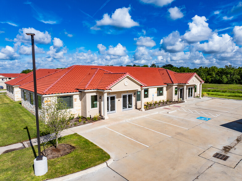 2743 Smith Ranch Rd, Pearland, TX à louer - Photo de l’immeuble – Image 1 sur 11