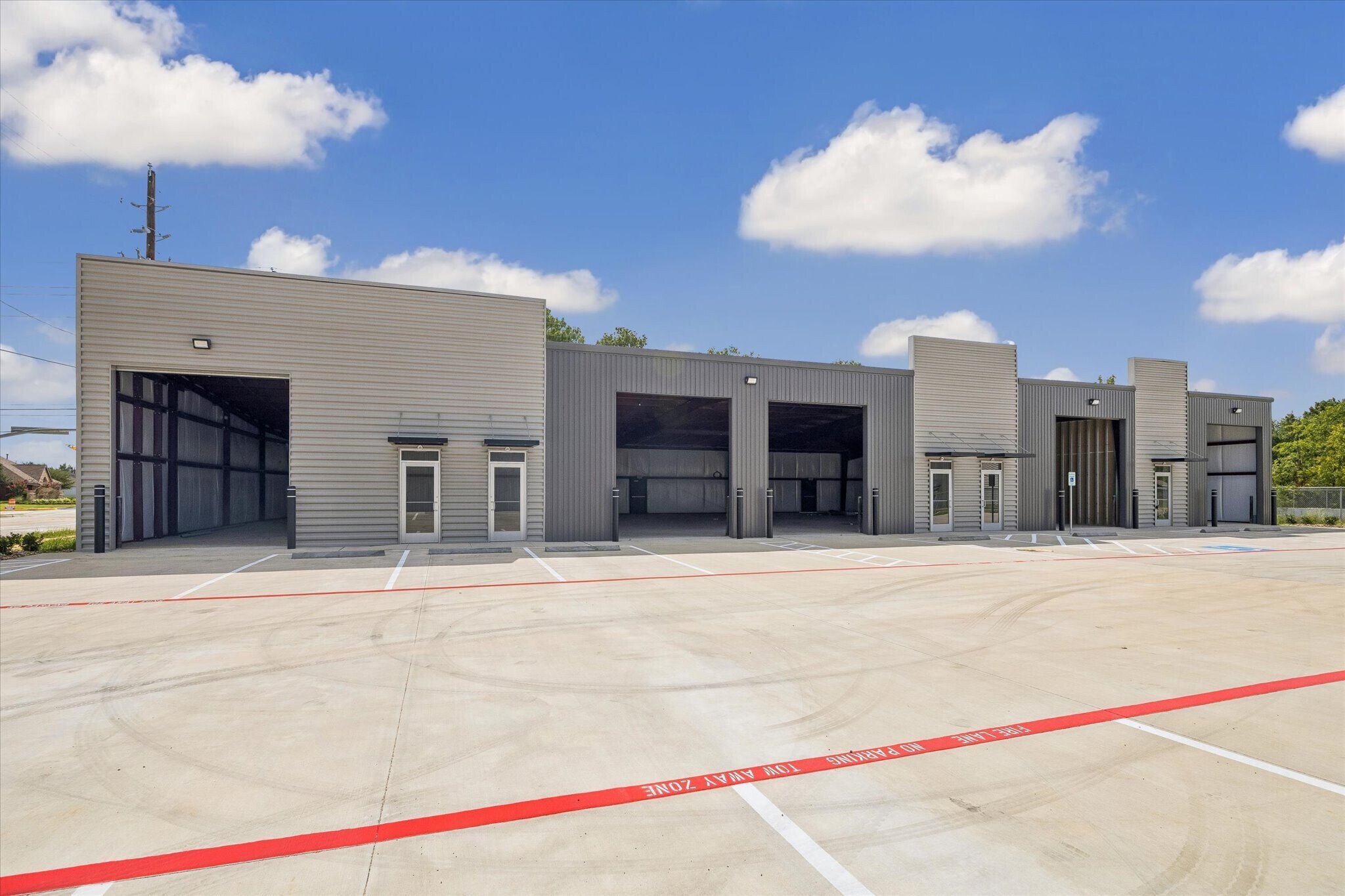 19103 Hufsmith Kohrville Rd, Tomball, TX à louer Photo de l’immeuble– Image 1 sur 34