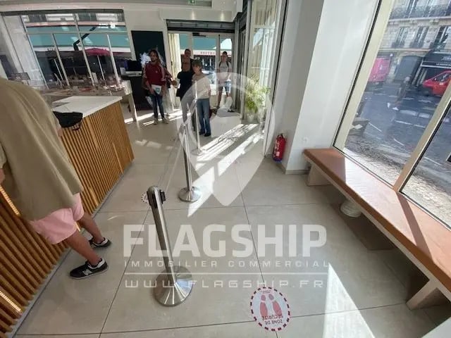 Local commercial dans Paris à louer - Photo intérieure – Image 1 sur 5