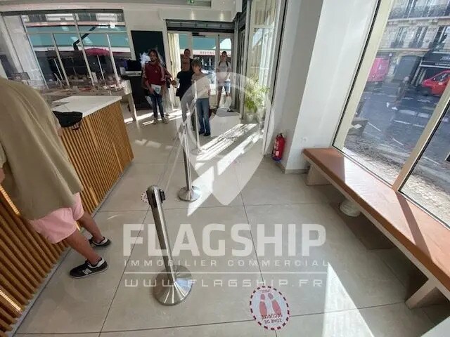 Local commercial dans Paris à louer Photo de l’immeuble– Image 1 sur 6