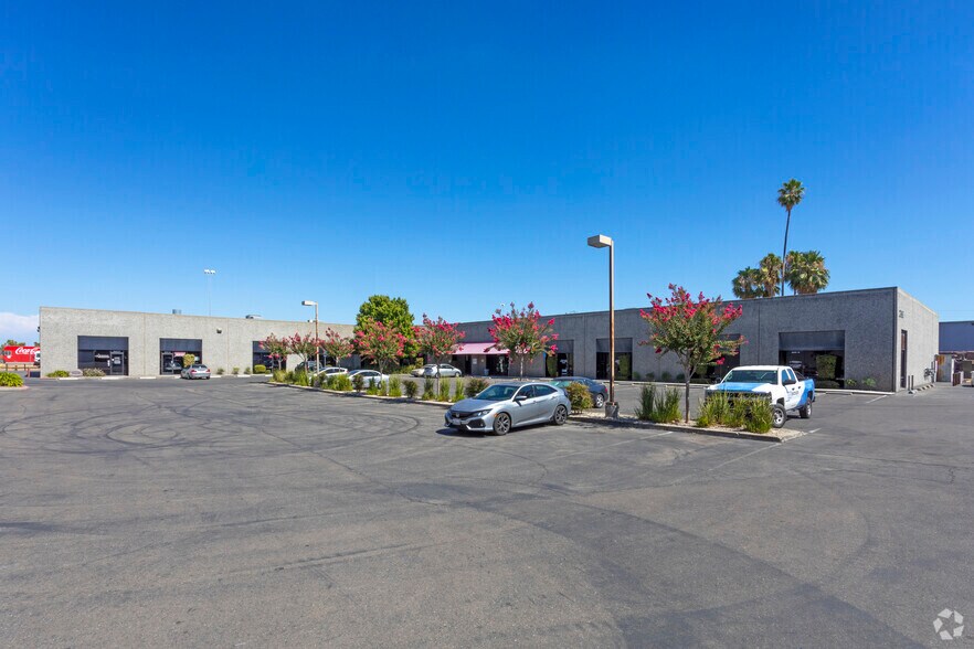 2538 N West Ln, Stockton, CA à louer - Photo principale – Image 1 sur 4
