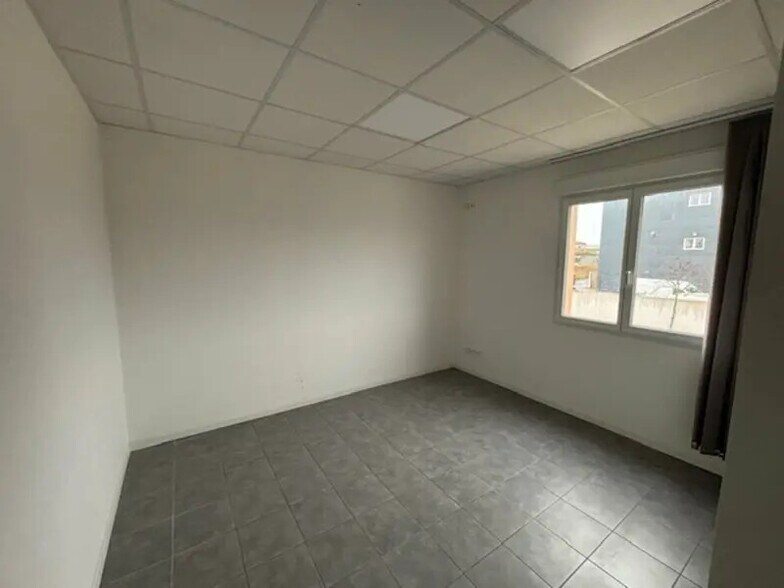 Bureau dans Fos-sur-Mer à louer - Photo de l’immeuble – Image 2 sur 5