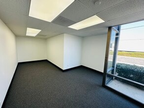 330 E Orangethorpe Ave, Placentia, CA à louer Photo intérieure– Image 1 sur 9