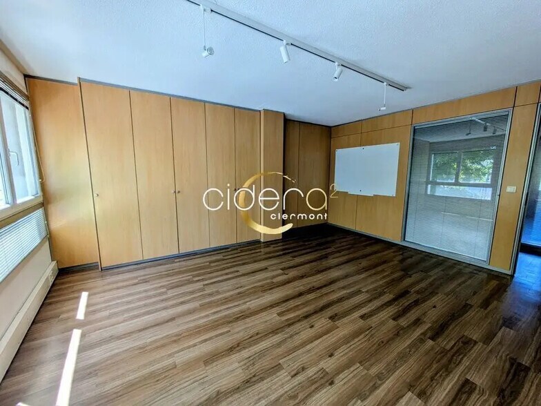 Bureau dans Clermont-Ferrand à louer - Photo de l’immeuble – Image 3 sur 7