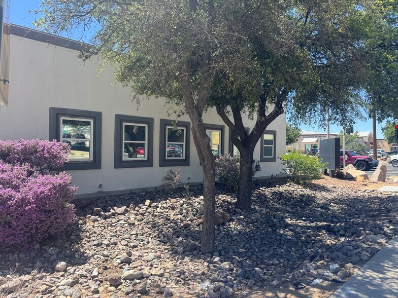 2460 Missouri Ave, Las Cruces, NM à louer - Photo de l’immeuble – Image 2 sur 12