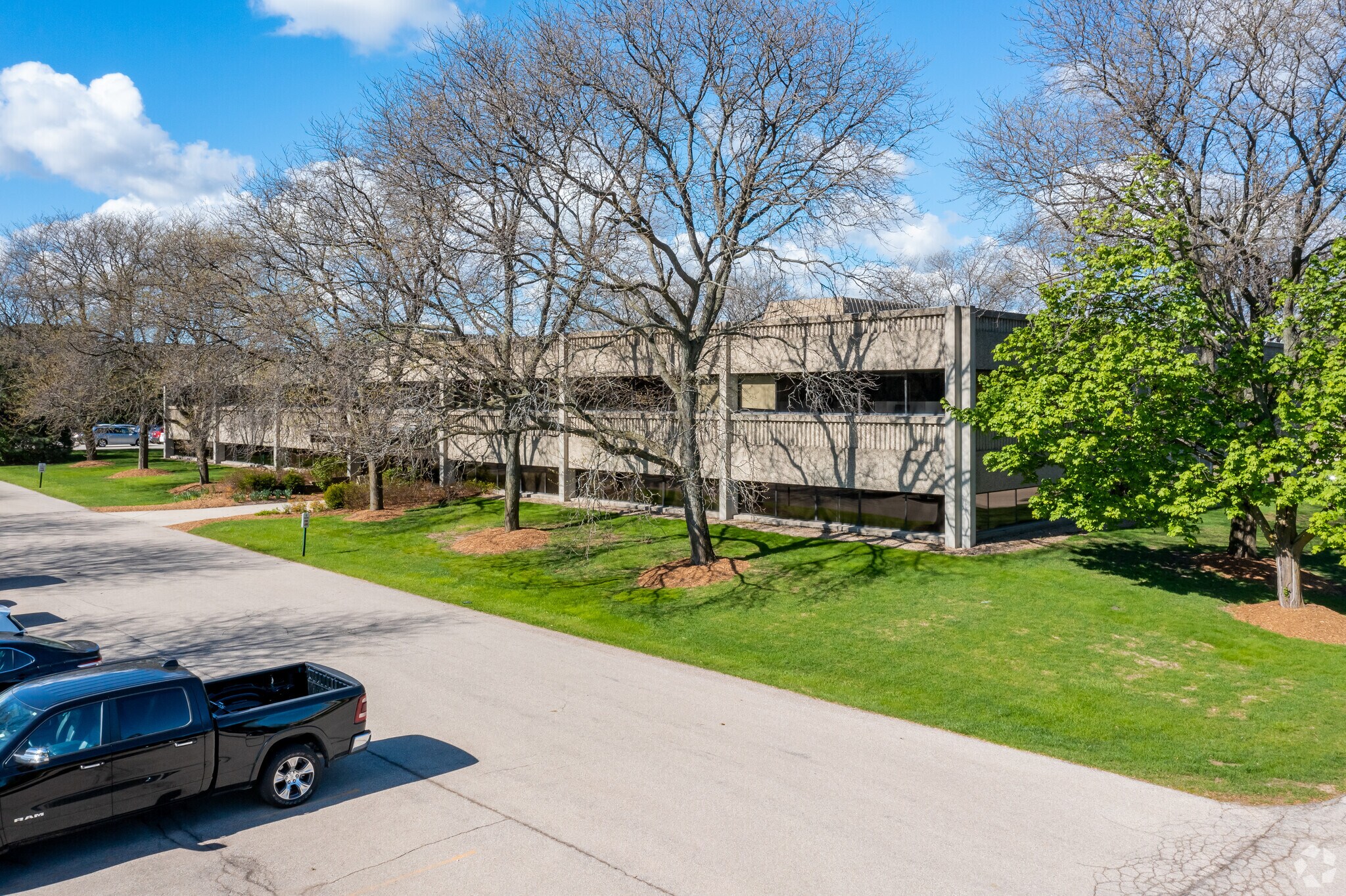 155 S Executive Dr, Brookfield, WI à vendre Photo principale– Image 1 sur 6