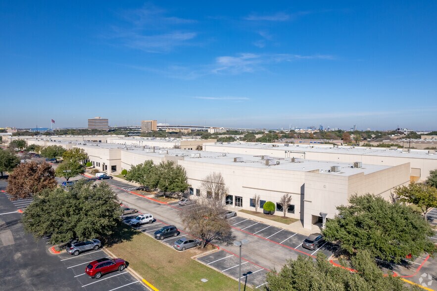 2101 E Saint Elmo Rd, Austin, TX à louer - Photo de l’immeuble – Image 2 sur 8