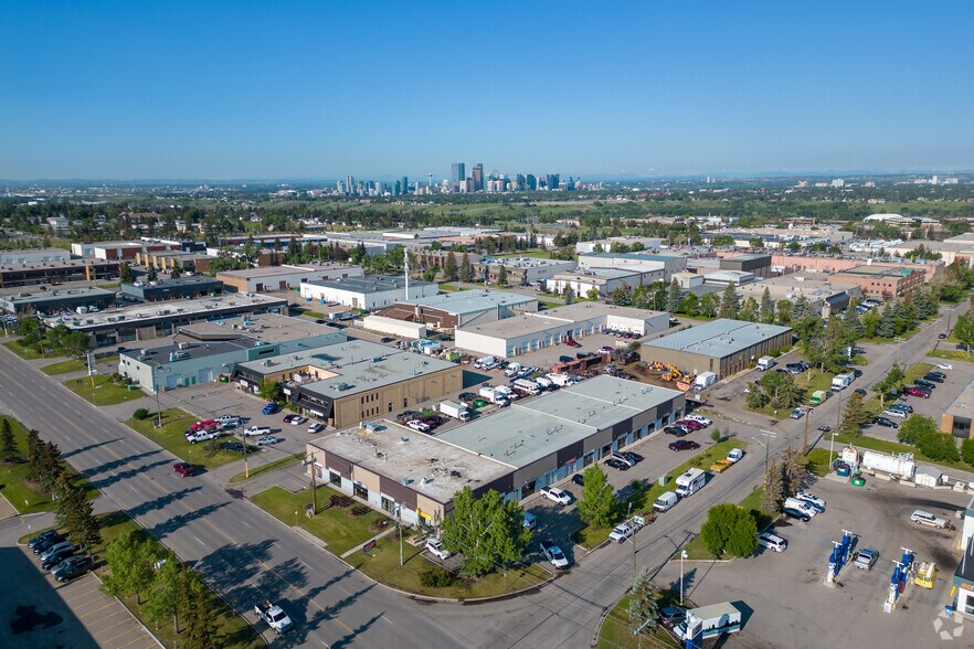 1935 30th Ave NE, Calgary, AB à louer - Aérien – Image 2 sur 5