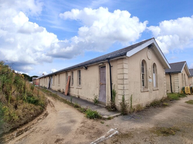 Buildings at Burgoyne Barracks portefeuille de 3 biens à vendre sur LoopNet.fr Photo principale– Image 1 sur 5