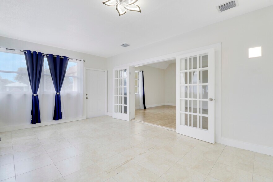 1426 N Federal Hwy, Lake Worth Beach, FL à louer - Photo intérieure – Image 3 sur 34