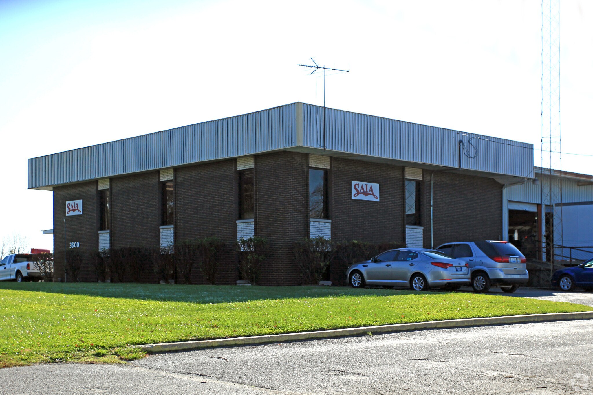 3600 Bells Ln, Louisville, KY à louer Photo principale– Image 1 sur 4