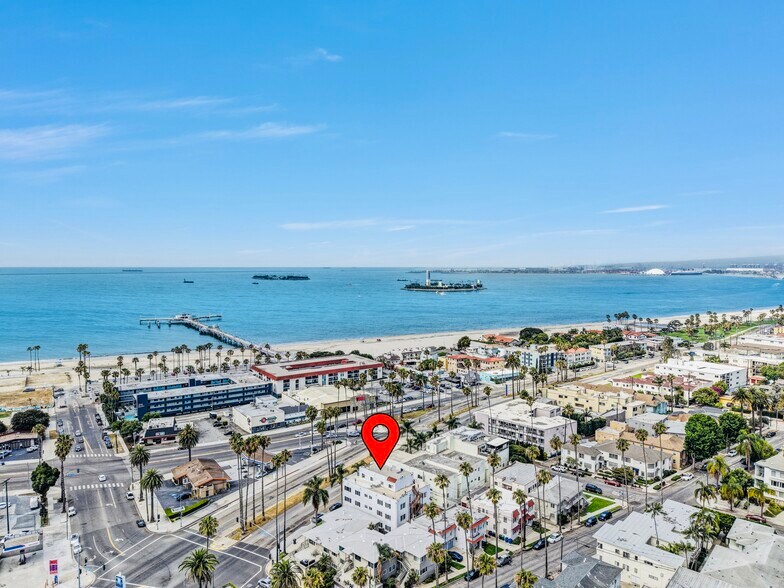3921 E Livingston Dr, Long Beach, CA à vendre - Photo de l’immeuble – Image 3 sur 25