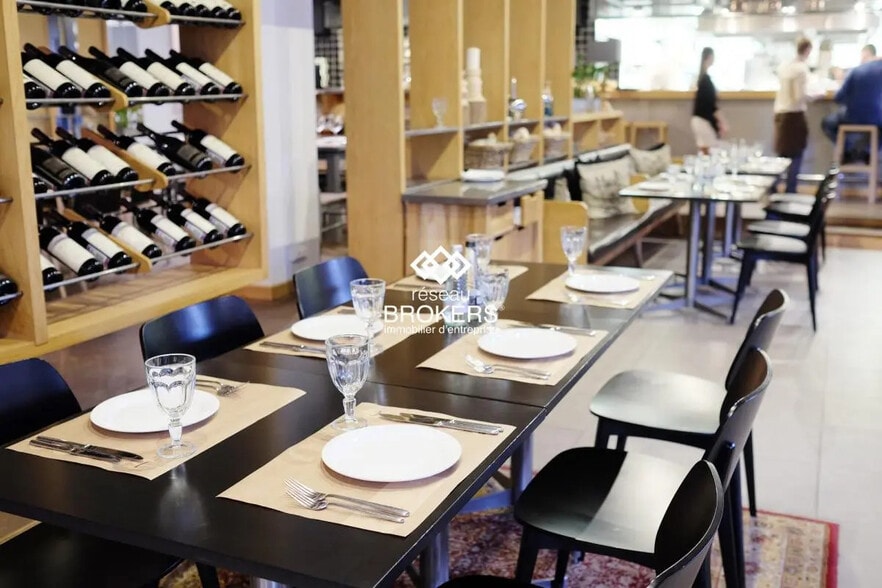 Local commercial dans Pau à vendre - Photo de l’immeuble – Image 1 sur 2