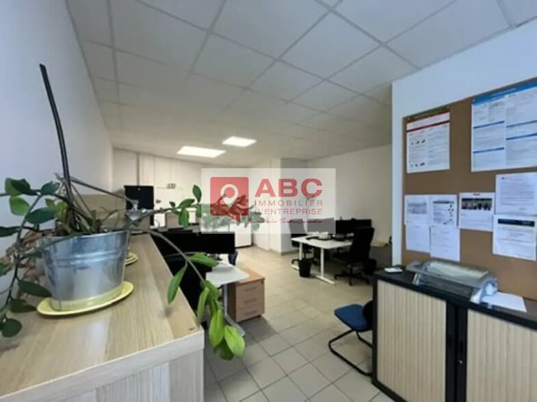 Bureau dans Le Crès à louer - Photo de l’immeuble – Image 3 sur 6