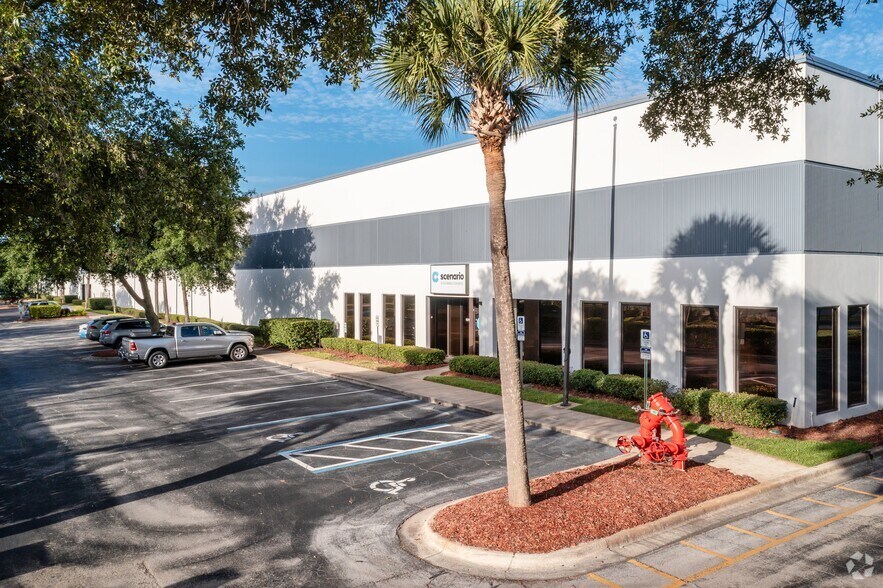 7600 Kingspointe Pky, Orlando, FL à louer - Photo de l’immeuble – Image 3 sur 6